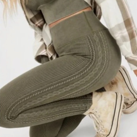 OFFLINE By Aerie Seamless Cable Square Neck long sleeve + Leggings Two Piece - Picture 2 of 13